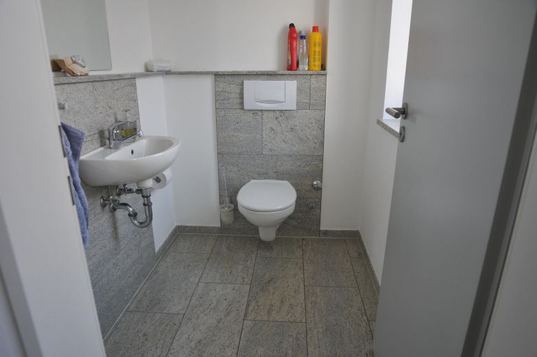 Modern architect-designed house for the large family – Gäste-WC