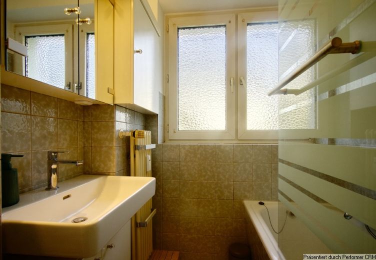 Möblierte 3-Zimmer-Wohnung mit Balkon und Einzelgarage, schöne und zentrale Lage in Düsseldorf – d520ac806e87e2daea9993ee57cee796b8c8ee1e.jpg