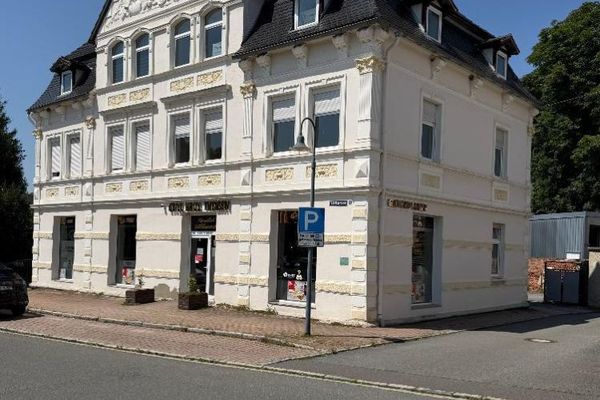 Zeitgemäß und komfortabel im modernisierten Baudenkmal wohnen! Inkl. Stellplatz direkt am Haus mit nur weiteren 4 Wohnungen