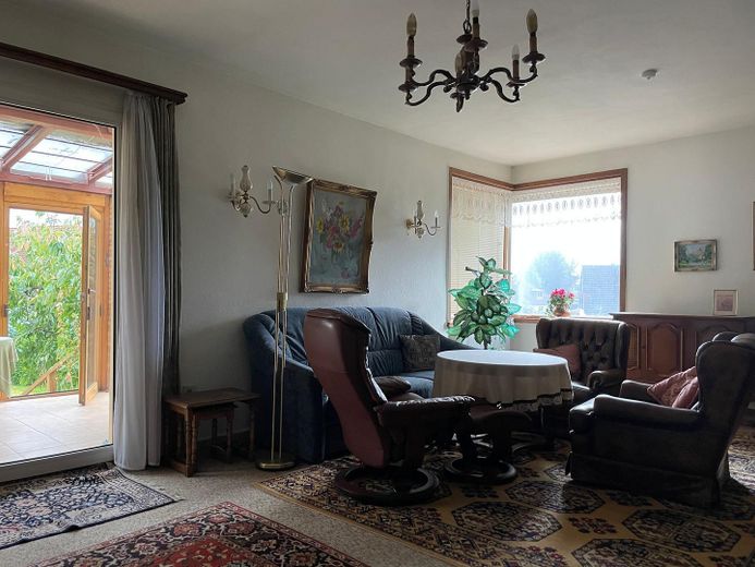 vrijstaand huis op een toplocatie in Bad Münder – Wohnzi. Blick nach Westen