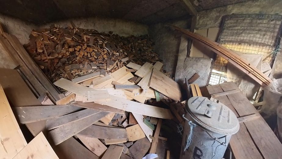 12 Zimmer | 164 m² | Doppelhaushälfte mit Entwicklungspotenzial nahe der Müritz- provisionsfrei – Holzlager