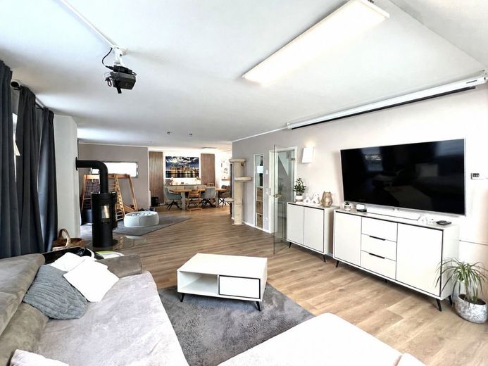 3-4 Zi. Maisonettewohnung mit Balkon, Garage und Garten in naturnaher Lage in Wuppertal-Beyenburg – Wohnzimmer