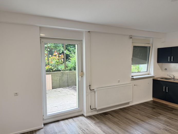 Bochum’un popüler şehir merkezinde yenilenmiş 1 odalı daire – Wohnzimmer