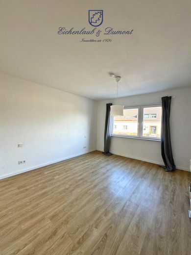 Gepflegtes 2-3 Familienhaus mit Garten + Garage, sofort verfügbar – Schlafzimmer EG