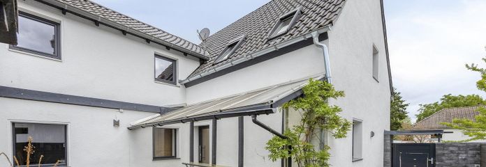 Mehr Wohngefühl als Fassade: Das Raumwunder in Bornheim—Rösberg! Ohne Käuferprovision! – Hauseingang