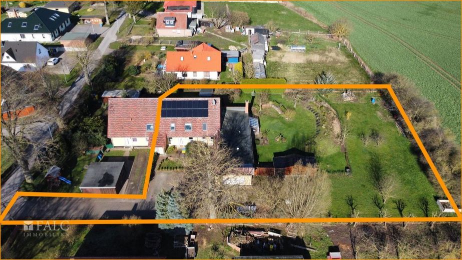 Neue Heizung + 9 kWp PV-Anlage im Zweigenerationenhaus!! – Vogelperspektive