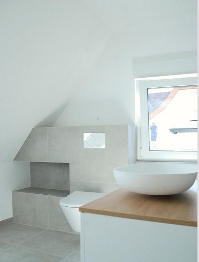 Seltene Gelegenheit: Komplettes Haus zur Miete – Erstbezug nach Sanierung & provisionsfrei – OG – Bad mit Dusche