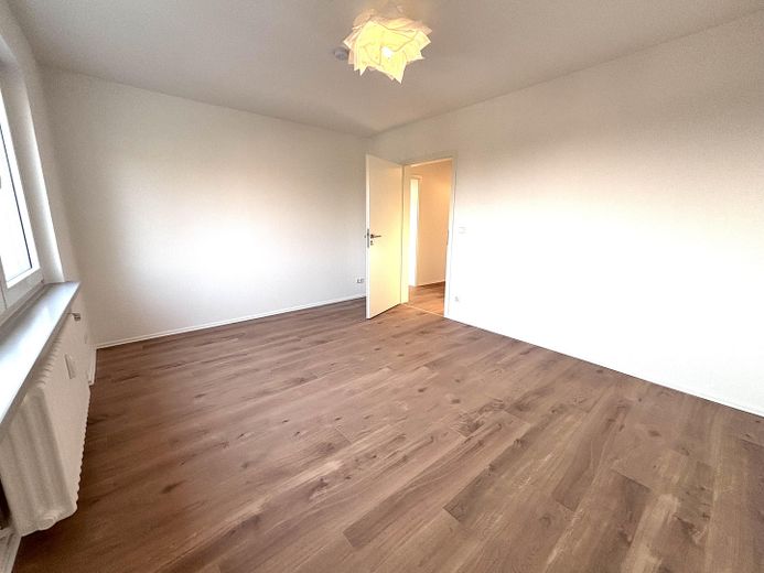 Świeżo zmodernizowane mieszkanie 3-pokojowe z dalekim widokiem – Schlafzimmer