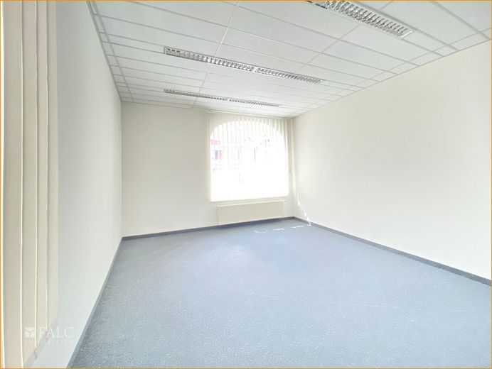 Im Zentrum von Sömmerda ideal als Firmenzentrale alle Mitarbeiter in einem Hause untergebracht – Büro EG
