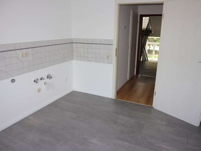 2. piętro / panele laminowane / łazienka z prysznicem – spokojna lokalizacja! Wolne od 1.12.26 – Zdjęcie 1