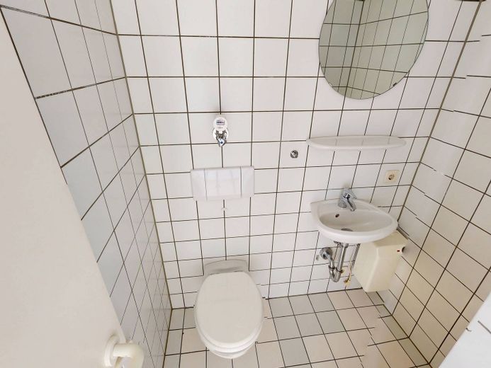 Tolle 2-Zi.-Maisonettewohnung mit BALKON und Wannenbad – Gäste-WC