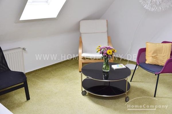 Garbsen, Modern möblierte Dachgeschosswohnung in Gartenhaus, nur 13 min bis Conti und VWN