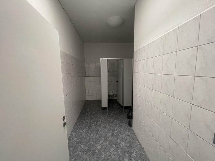 Superfici di magazzino e ufficio riscaldabili in affitto a Eggenfelden -734qm – Photo 20