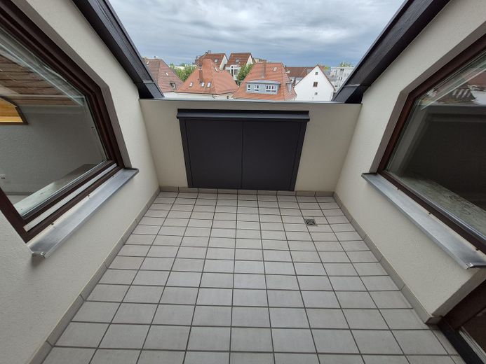 Esclusivo appartamento mansardato centrale di 3,5 locali con finiture interne di pregio, loggia e cucina componibile – Loggia