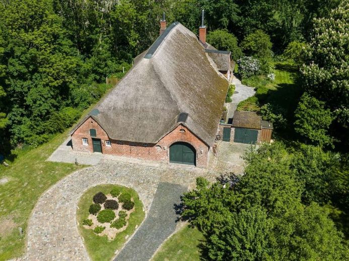 Ein Stück Eiderstedter Geschichte – Haubarg mit Reetdach, Warftlage und unverwechselbarem Charakter – Foto 1