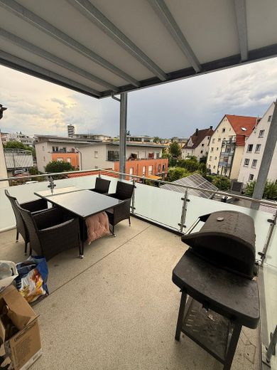 Exklusive 3 - Zimmer-Wohnung in zentraler Lage mit großem Balkon – Balkon