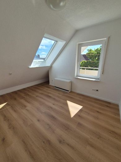 Frisch renovierte 5-Zi.-DG-Wohnung | Balkon | EBK | 85 m² | Schwäbische Alb | provisionsfrei – Kinderzimmer