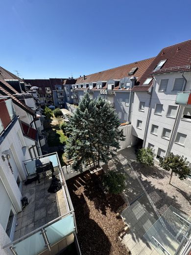 3,5-Zimmer-Wohnung mit Balkon im Zentrum von  Rastatt – Blick in den Innenhof