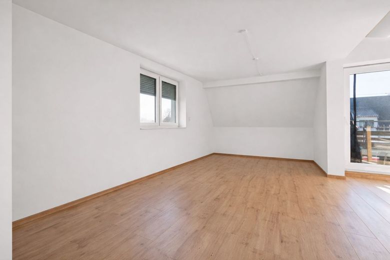 Tolle Familienwohnung mit Dachterrasse und Galerie in der Anhalt-Siedlung – Wohnzimmer