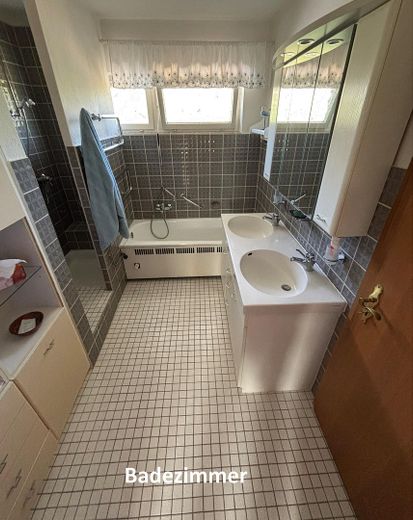 Architektenhaus in ruhigem Wohnviertel für Familie mit HomeOffice – Badezimmer