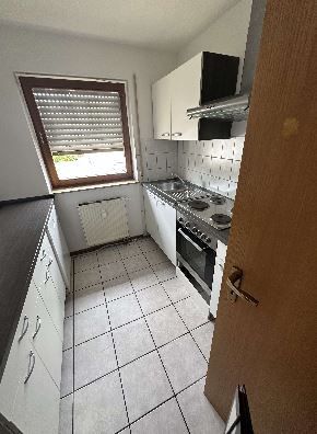 *Accogliente casa per single o coppie con balcone soleggiato e posto auto coperto a Horb-Betra* – Küche