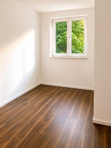 Renovierte 3,5-Zimmer Maisonette-Wohnung mit eigenem Garten! – drittes Zimmer