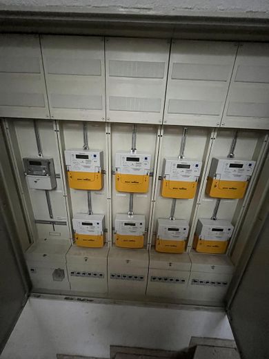 bezczénsyjny dom mieszkalno-usługowy z rentownością 8,0 % – Stromzähler