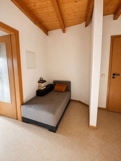Schöne 2 ZKB im DG mit Stellplatz – Foto 2