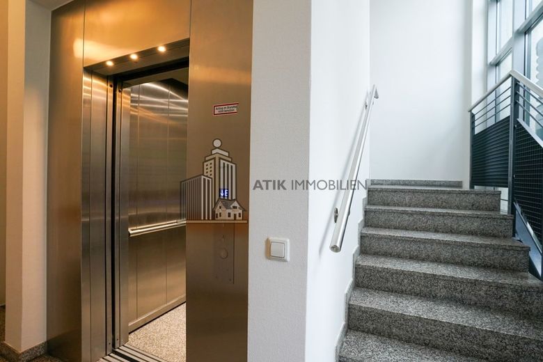 ATIK: Provisionsfreie Büroflächen in bester Lage am Ludwigsplatz – Eingangsbereich