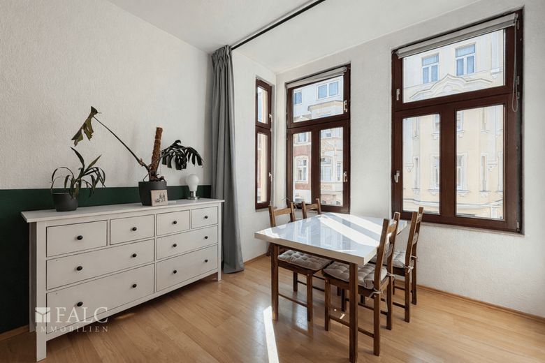 Charmante Altbauwohnung mit Erker &amp; Balkon in begehrter Lage von Magdeburg-Stadtfeld Ost – Erker
