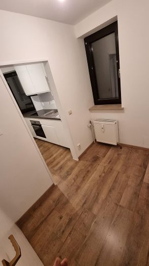 Stylish living above the rooftops of Coburg – modern 1.5-room apartment in Hahnweg – Eingangsbereich