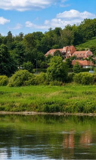 Straordinario appartamento di proprietà con vista sull’Elba nel panorama dei vigneti a Meißen – Herrenhaus von der Elbe aus