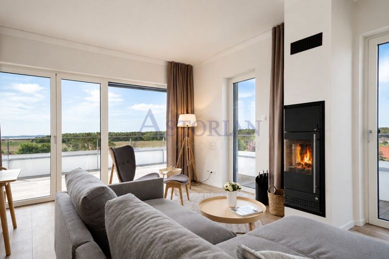 Premium-Penthouse mit fantastischem Meerblick, großer Dachterrasse und exklusiver Designausstattung – Wohnbereich Tagesstimmung