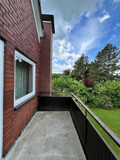 **Bonn-Röttgen - Charmantes Haus mit idyllischem Garten sucht neues Familienglück** - PRIVATVERKAUF – Balkon Schlafzimmer