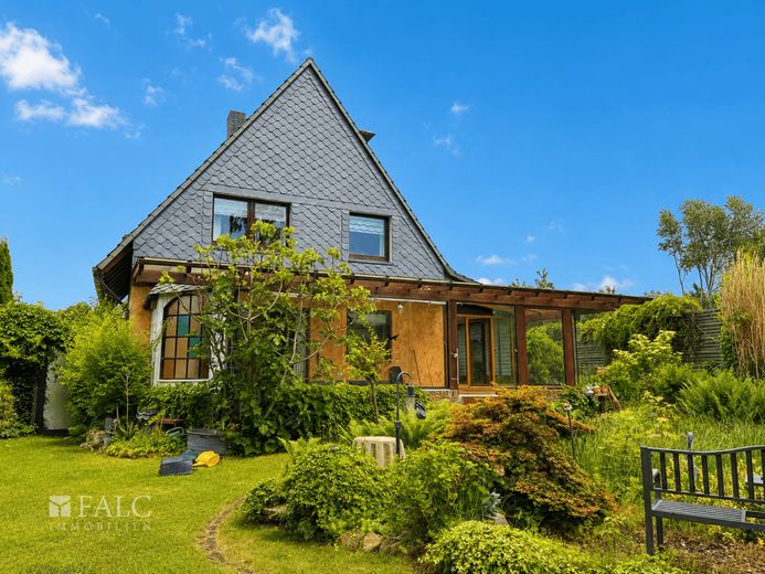 Gartenidylle mit Wintergarten-charmantes Einfamilienhaus zum Wohlfühlen in der Nähe von Langen – Haus rückwärtig