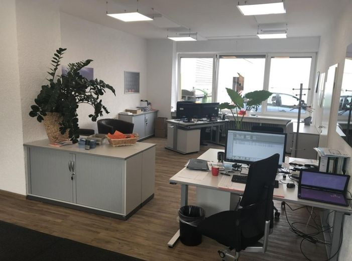 ca. 200qm Repräsentatives Büro oder Praxisfläche im EG mit Parkplätzen vor der Tür – Bürofläche