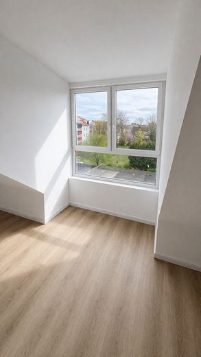 Erstbezug nach Dachausbau – moderne 2-Zimmer-Wohnung mit Effizienzklasse A – Gaube mit Ausblick