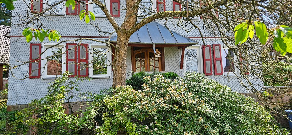 Herrschaftliches ehemaliges Pfarrhaus, Anno 1801 – Denkmal, Fördermöglichkeiten & Steuervorteile – Haupteingang