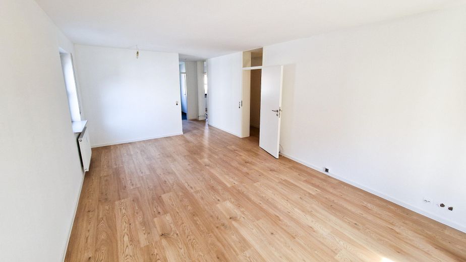 Renovierte 2-Zimmer-Wohnung in Korb mit Garagenstellplatz & Terrasse – Wohnzimmer