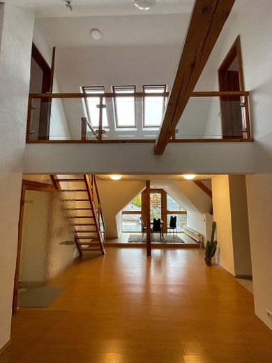 3-room - attic maisonette apartment, old building, city center – Wohnbereich