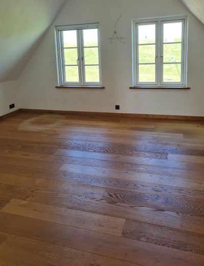 Casa di campagna con tetto di paglia in posizione assolutamente isolata – OG Schlafzimmer