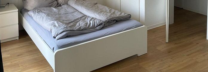 Renovierte 1-Zi.-ETW mit Balkon & Stellplatz – provisionsfrei – Schlafzimmer mit Einbauschrank