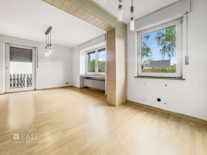 Riesiges Grundstück &amp; viel Potenzial - Zweifamilienhaus mit Ausbaureserve in Reckenfeld – Wohnzimmer EG