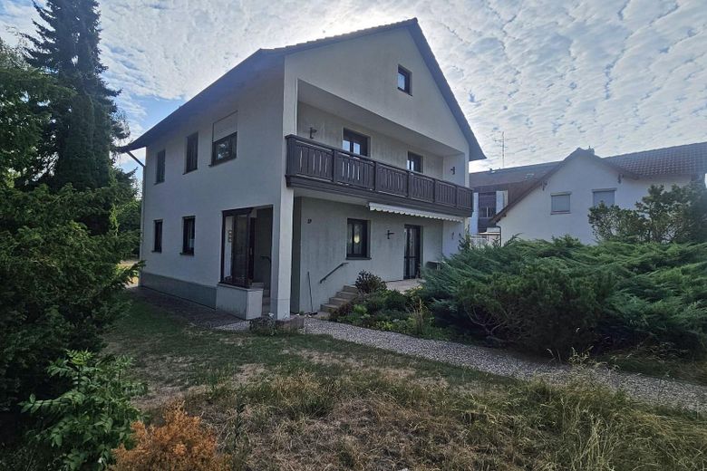 Haus mit Märchengarten in Olching – NW-Ansicht