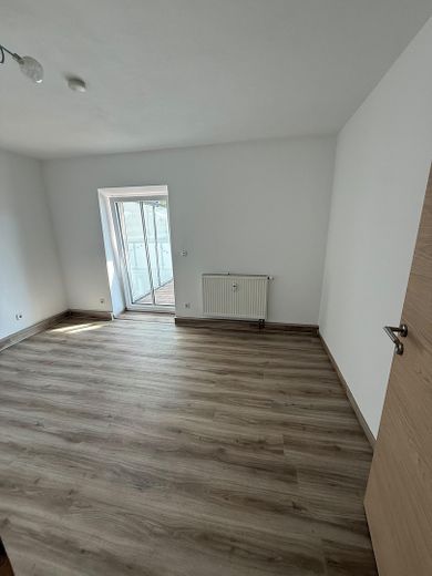 Light-filled and newly renovated 1.5-room apartment with terrace and fitted kitchen - No. 12 – Schlafzimmer