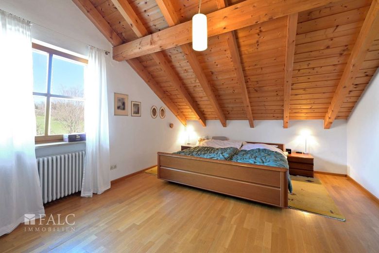 Exklusive Landhaus-Idylle mit unverbaubarem Blick ins Ampermoos – OG Schlafzimmer