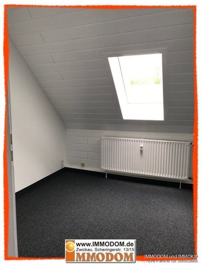 Ruhige und abgeschiedene Büro- oder Praxisräume im Dachgeschoß einer Stadtvilla zu vermieten! – kleiner Raum
