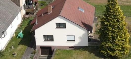 Casa residencial en Bernstadt con una gran parcela