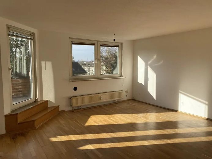Schöne DG-Wohnung mit Ausblick, EBK & Stellplatz – Foto 2