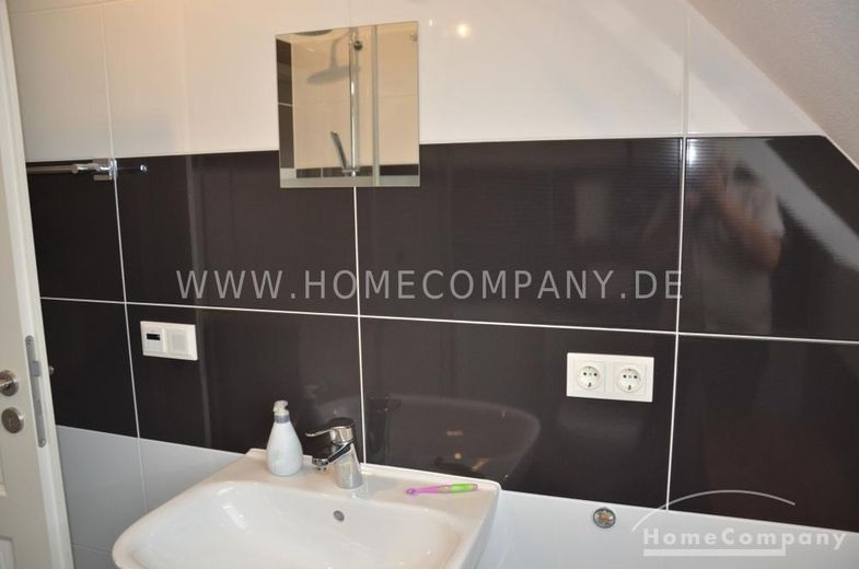 Casa molto bella e confortevole con giardino, terreno di circa 800 mq e doppio posto auto coperto – 5e0cb3eeb16f436c063d88aa25604a380155ef56.jpg